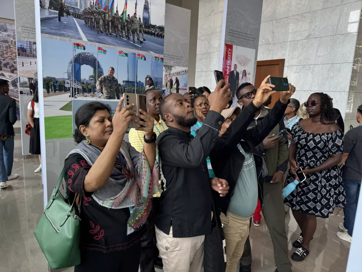 WUF13 foreign journalists tour cultural, historic landmarks in Baku PHOTO