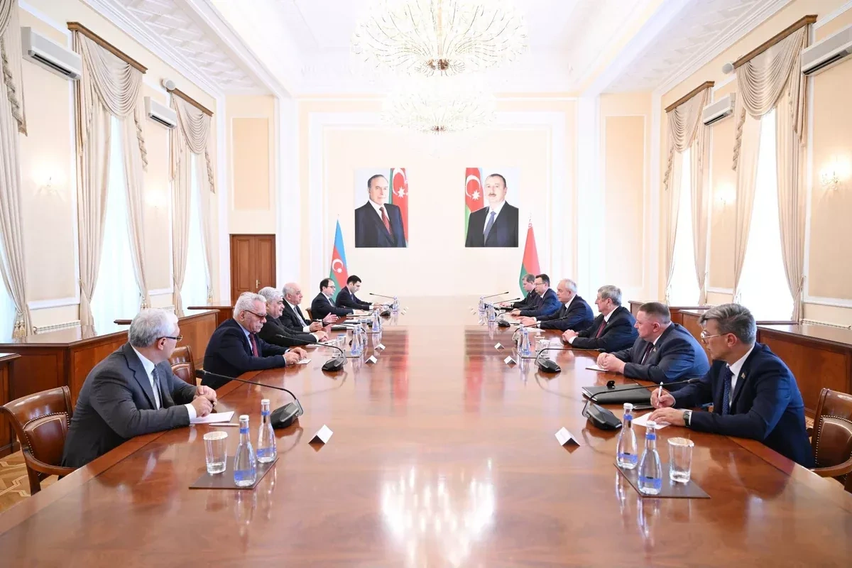 Azerbaijani PM meets Belarusian parliament speaker, discusses WUF13