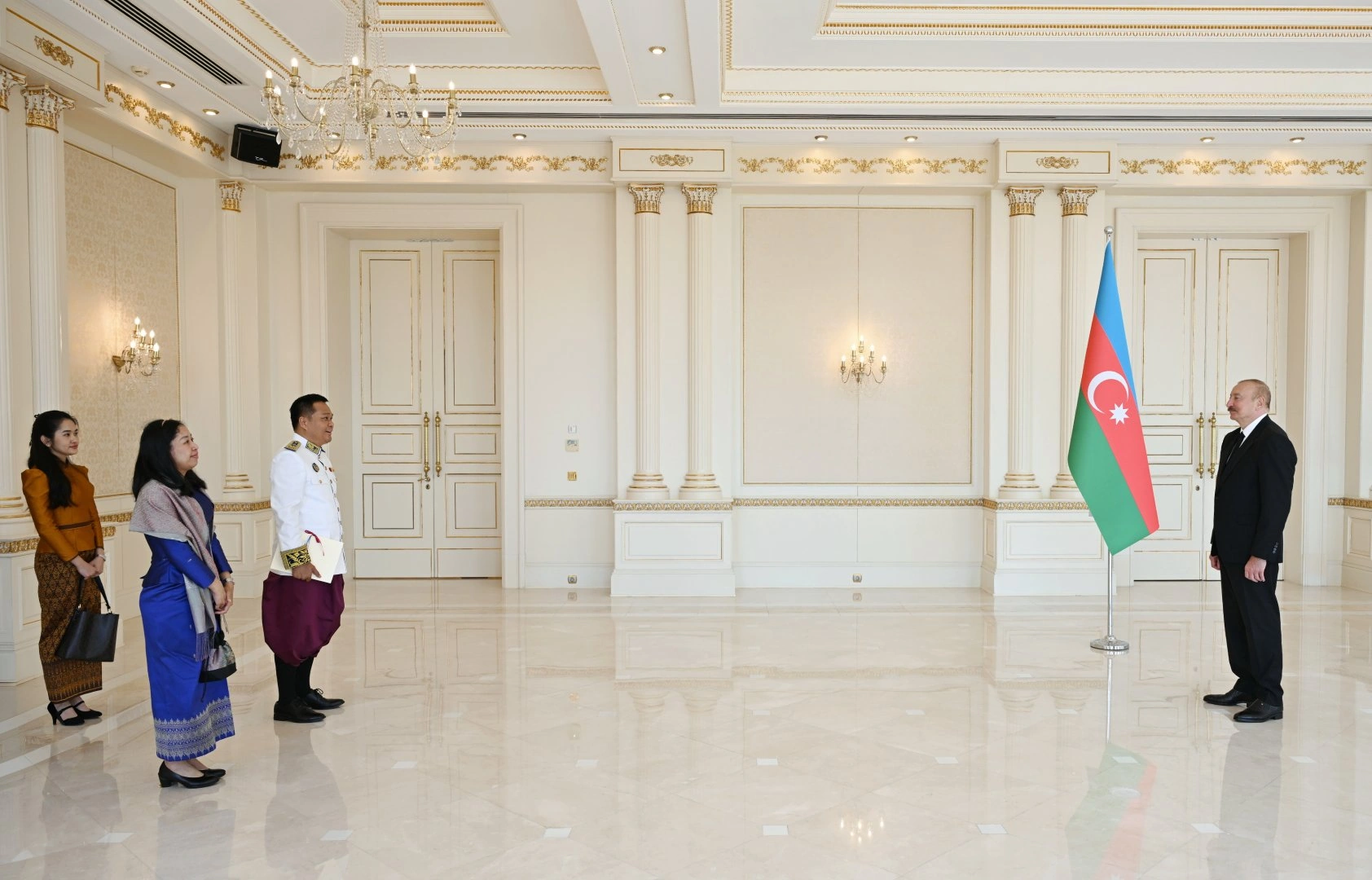 President Ilham Aliyev accepts credentials of new Cambodian ambassador to Azerbaijan (PHOTO)