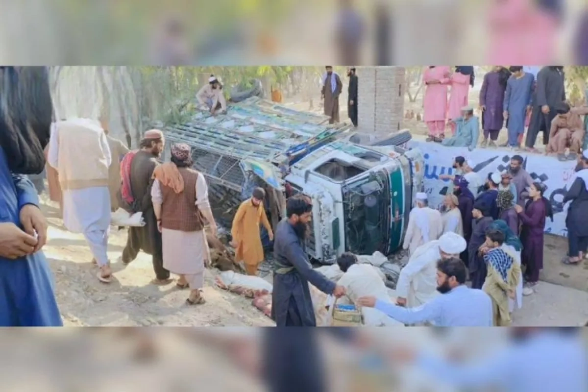 Truck crash in eastern Afghanistan kills 18, including 10 children PHOTO