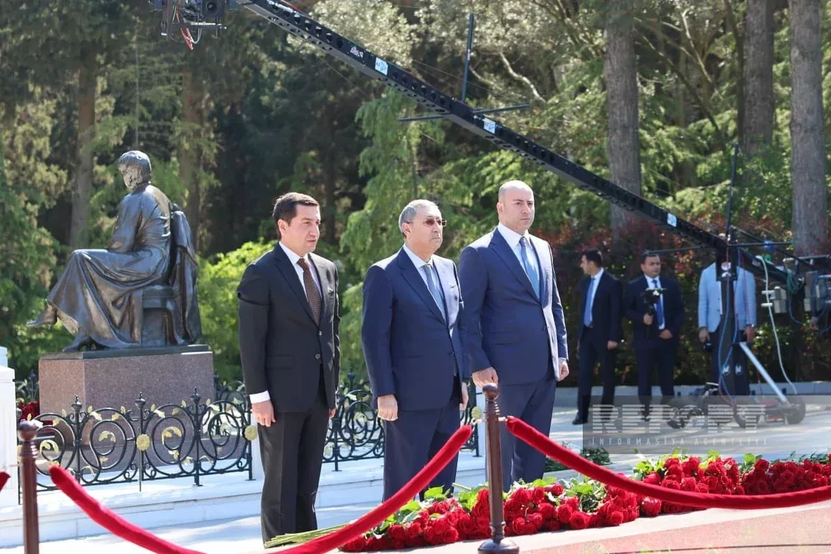 Officials pay tribute to National Leader Heydar Aliyev on his 103rd birth anniversary PHOTO