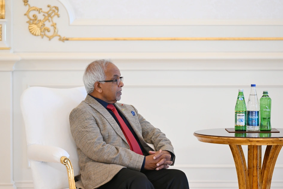 President Ilham Aliyev meets with President of Mauritius (PHOTO)