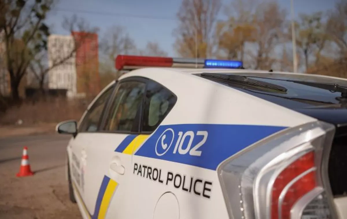 Armed drunk man sparks panic on Kyiv street, detained by police PHOTO