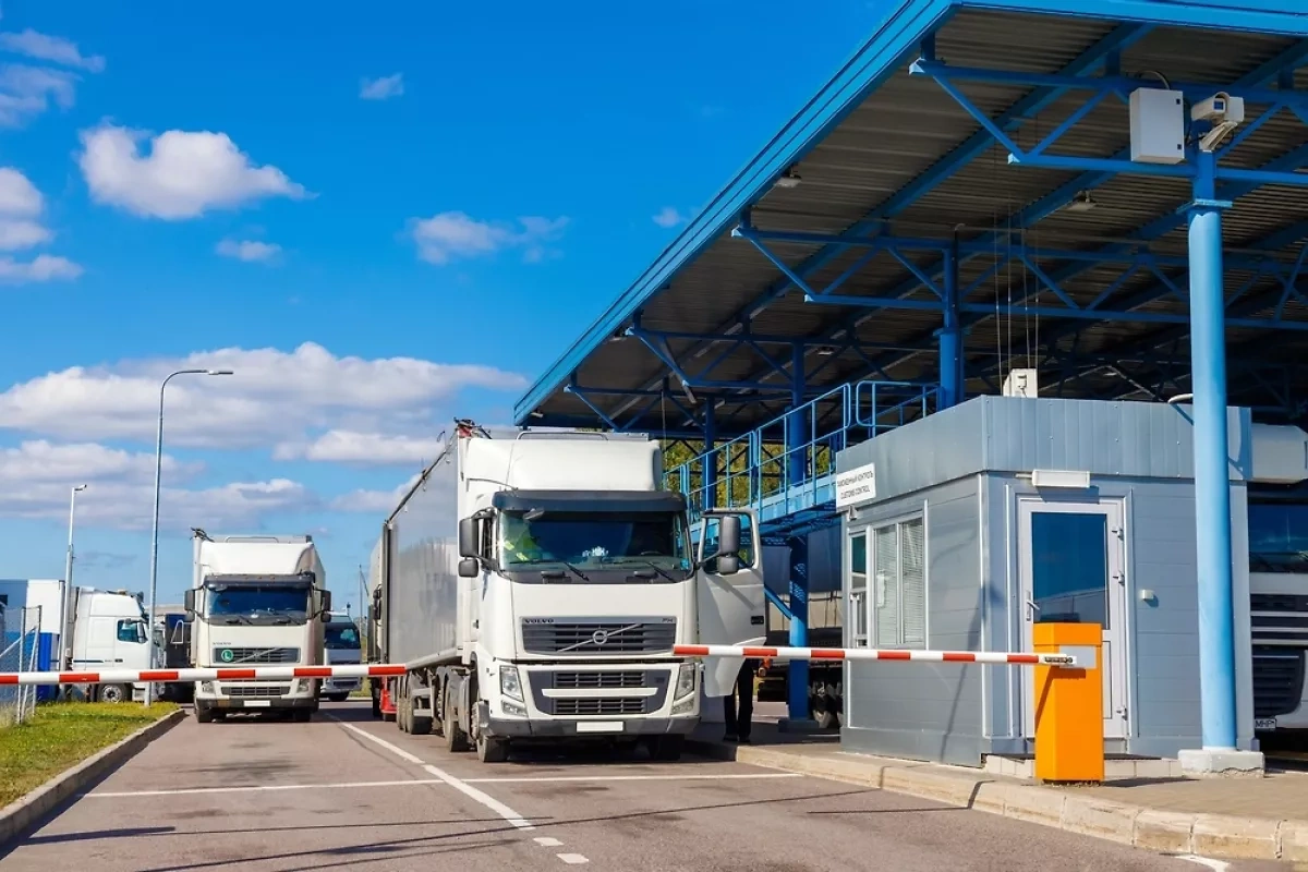 Russia imposes total cargo ban on Estonian freight trucks