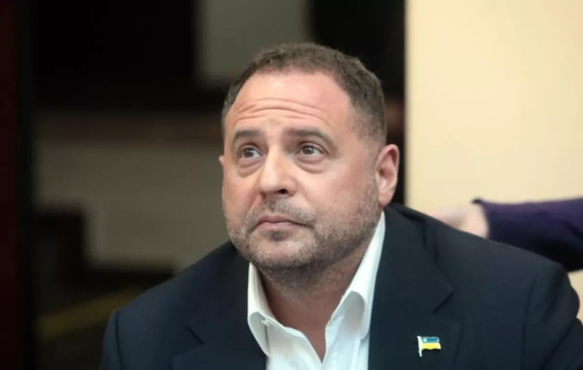 Ukraine court keeps ankle monitor on ex-official