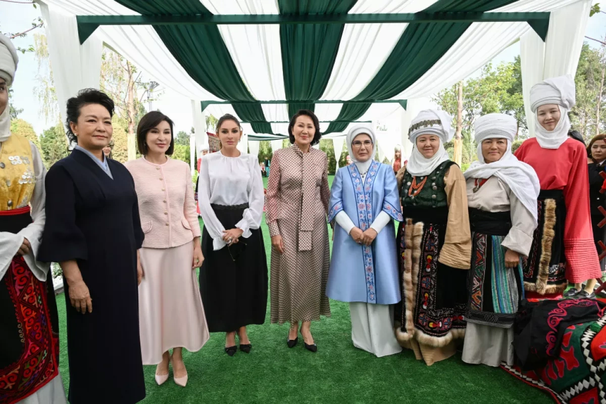 Azerbaijan’s first lady visits Ala Archa State Residence in Bishkek PHOTO