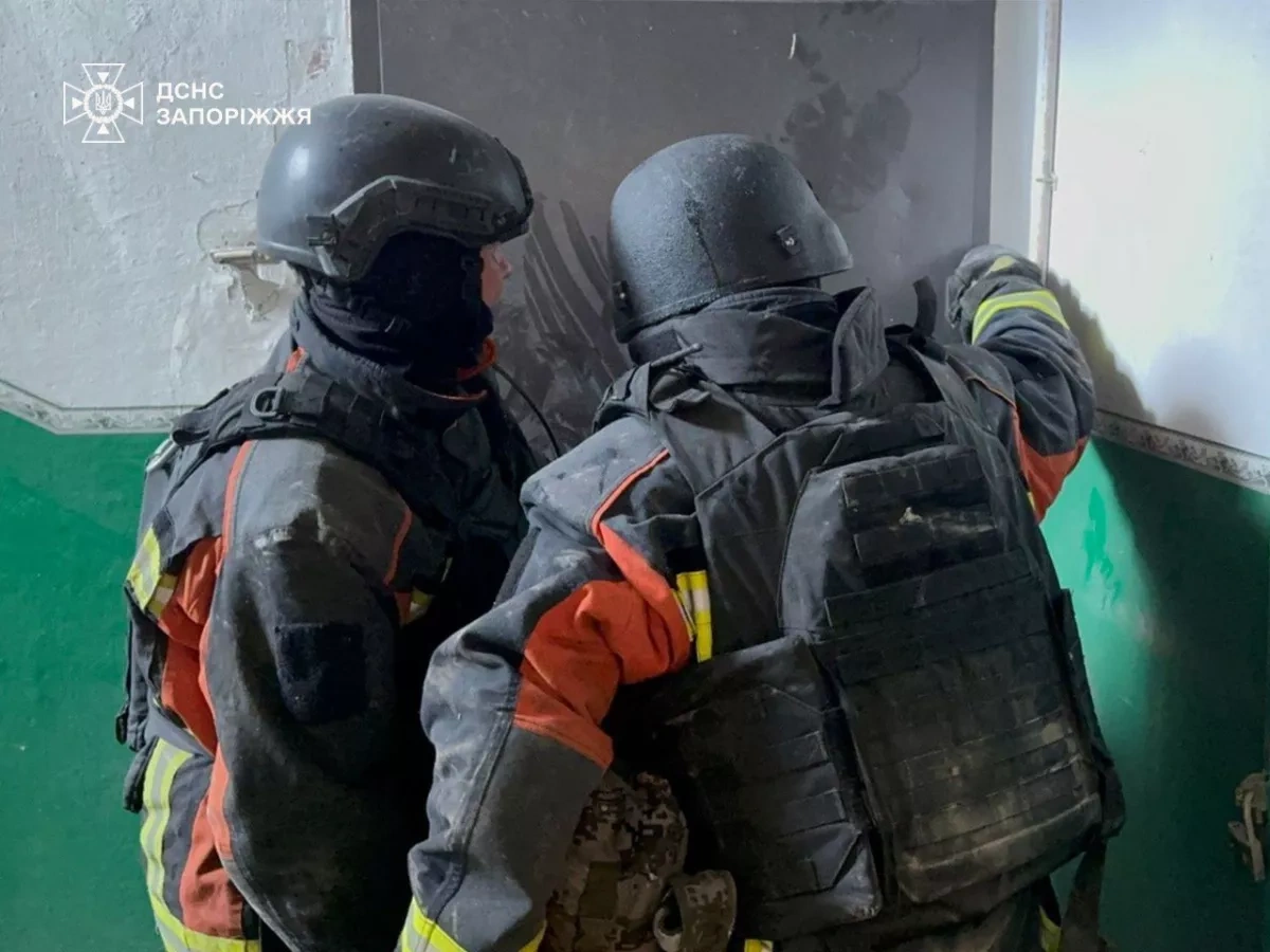 Russian airstrike hits Zaporizhzhia apartment block, civilians injured PHOTO