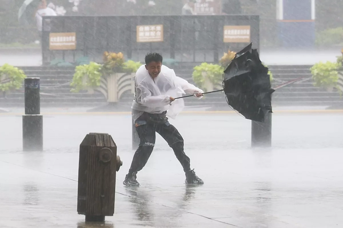 Over 1 million evacuated as Typhoon Dolphin batters eastern China VIDEO