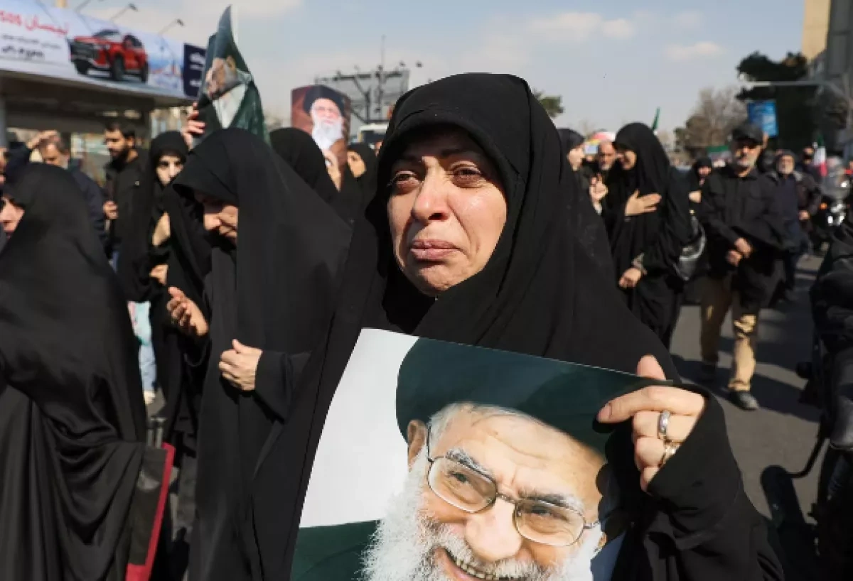 Iranian pro-regime supporters rally in Tehran Photo