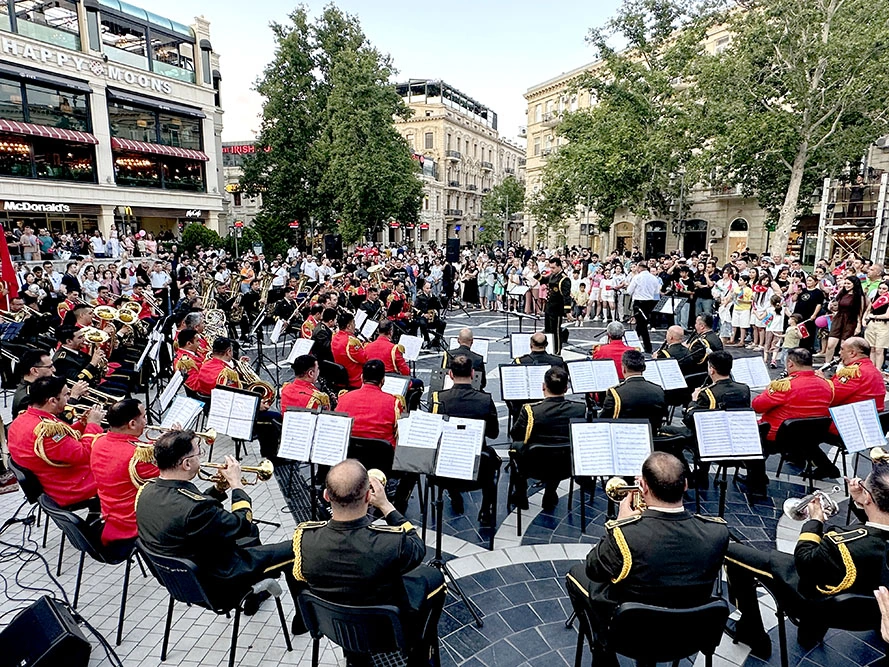 Armed Forces Day is marked with festive concert by Azerbaijani and Turkish military orchestras (PHOTO)