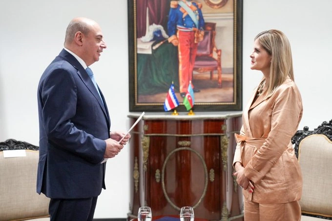 Azerbaijan’s ambassador to Costa Rica presents credentials to President (PHOTO)