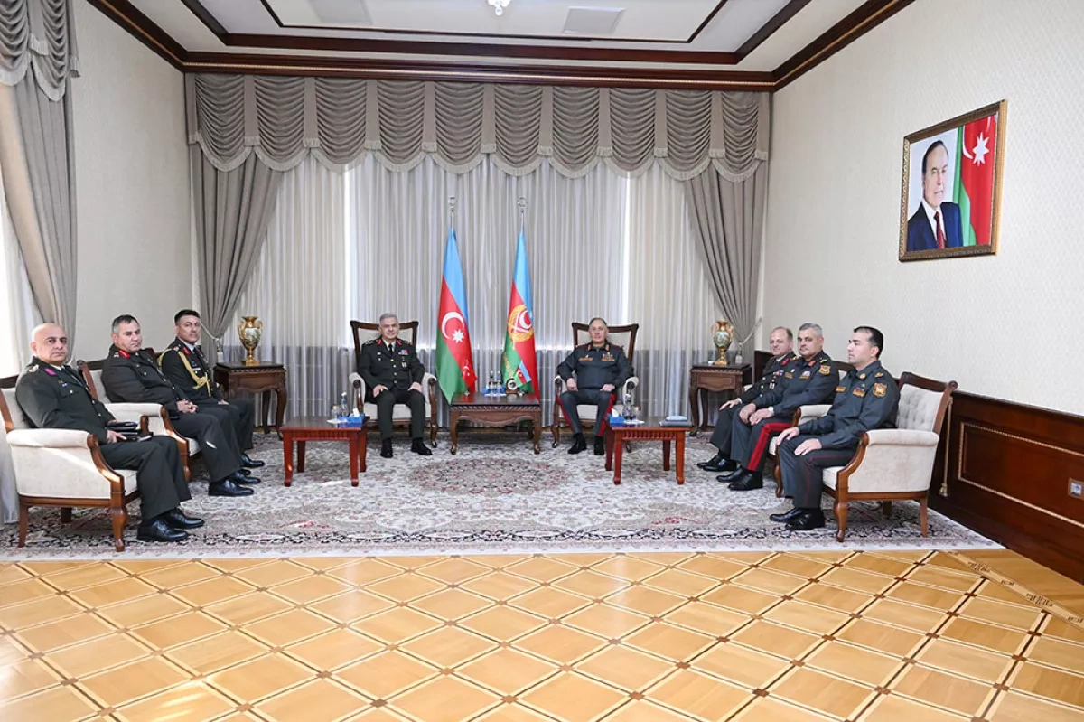 Azerbaijan, Türkiye defence chiefs discuss military cooperation PHOTO