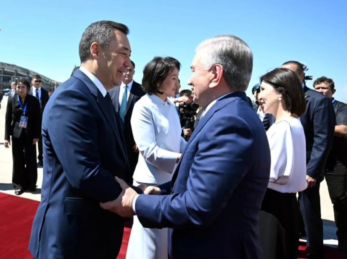 Uzbek president kicks off state visit to Kyrgyzstan PHOTO