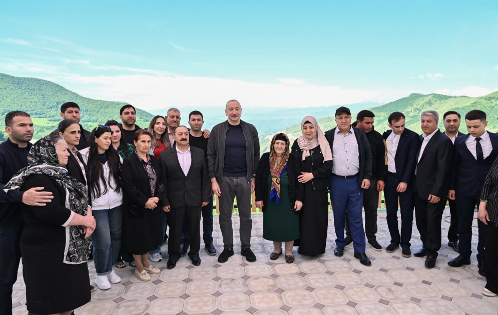 President Ilham Aliyev inspects reconstruction progress in Boyuk Galaderesi village of Shusha district, meets with residents (PHOTO)