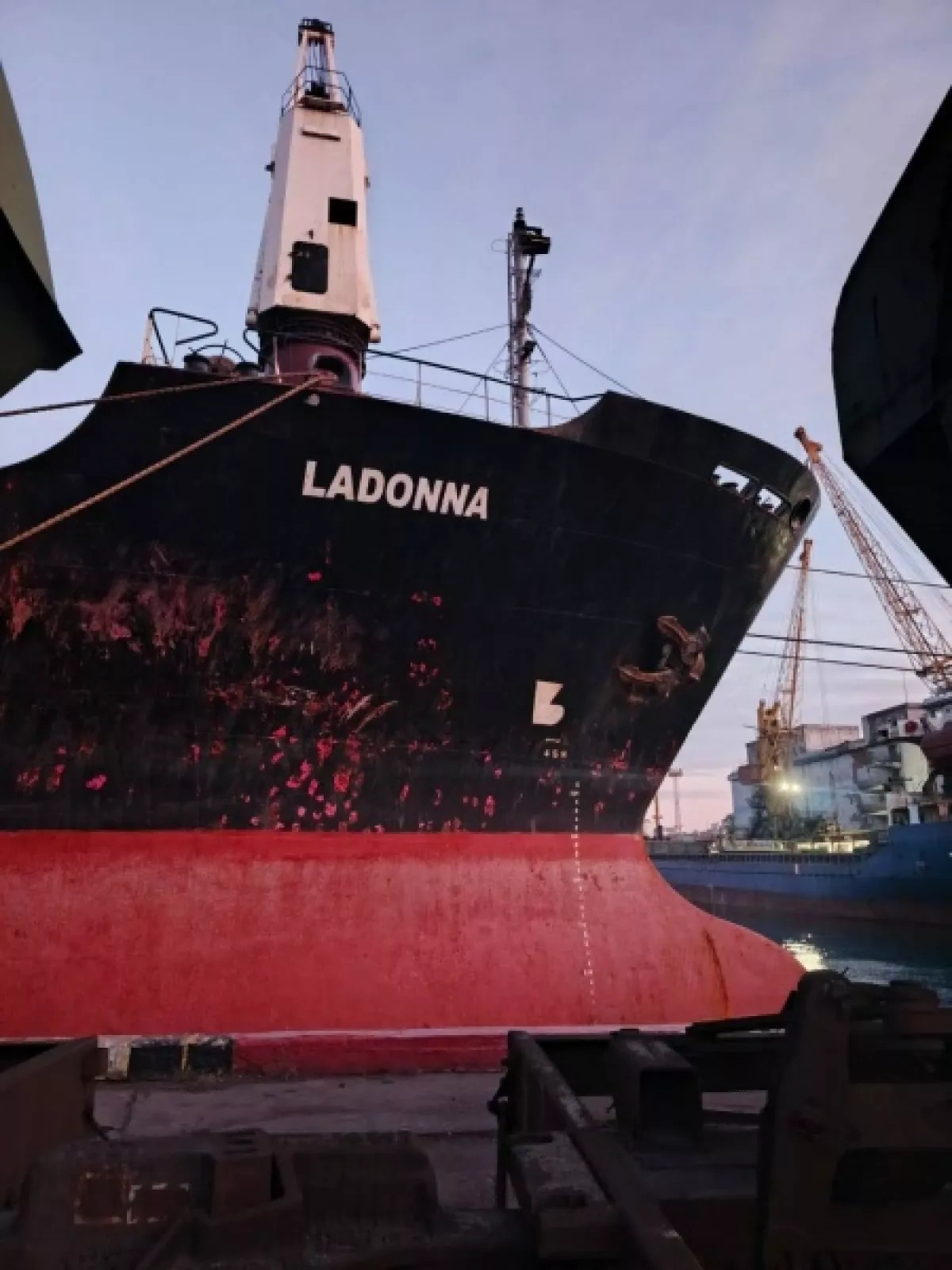 Russia strikes civilian ships near Ukrainian ports, killing Syrian crew member Photo