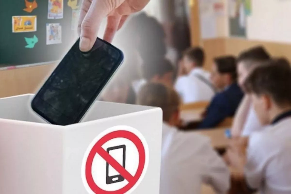 Poland to ban mobile phone use in schools for under-16s
