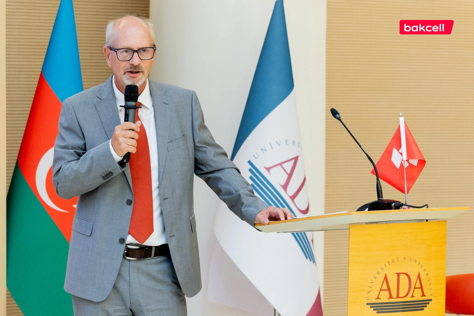 Bakcell CEO meets with ADA University students (PHOTO)