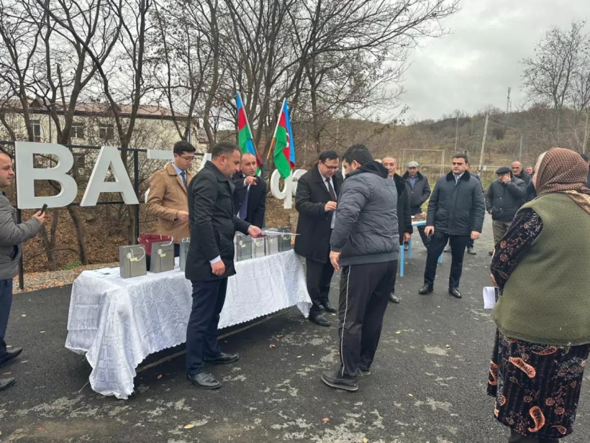 Another group of former IDPs receives keys to homes in Khojavand's Girmizi Bazar UPDATED / PHOTO