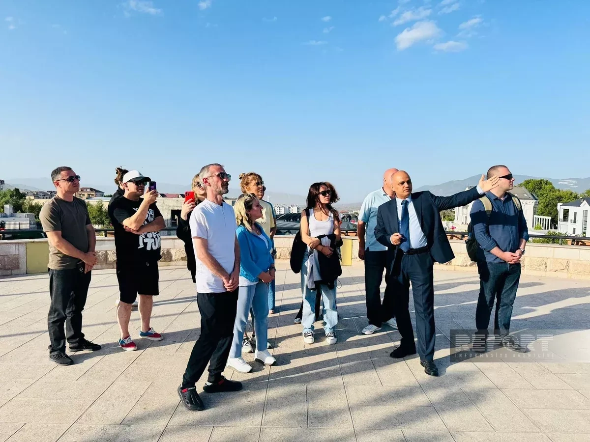 Azerbaijan's Khankandi welcomes Georgian journalists, bloggers PHOTO