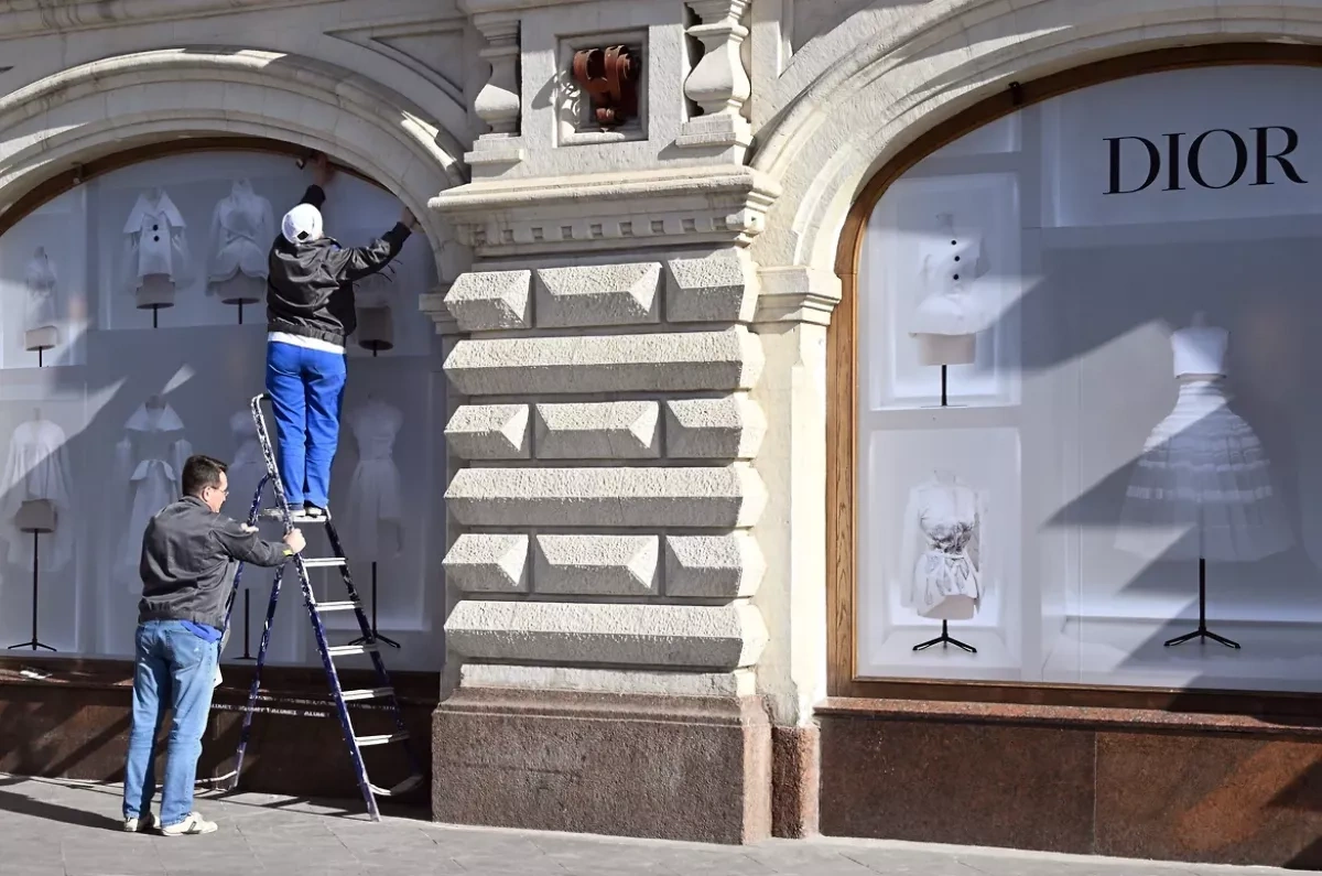 Luxury brand seems to test status quo with hints suggesting return to Russian market