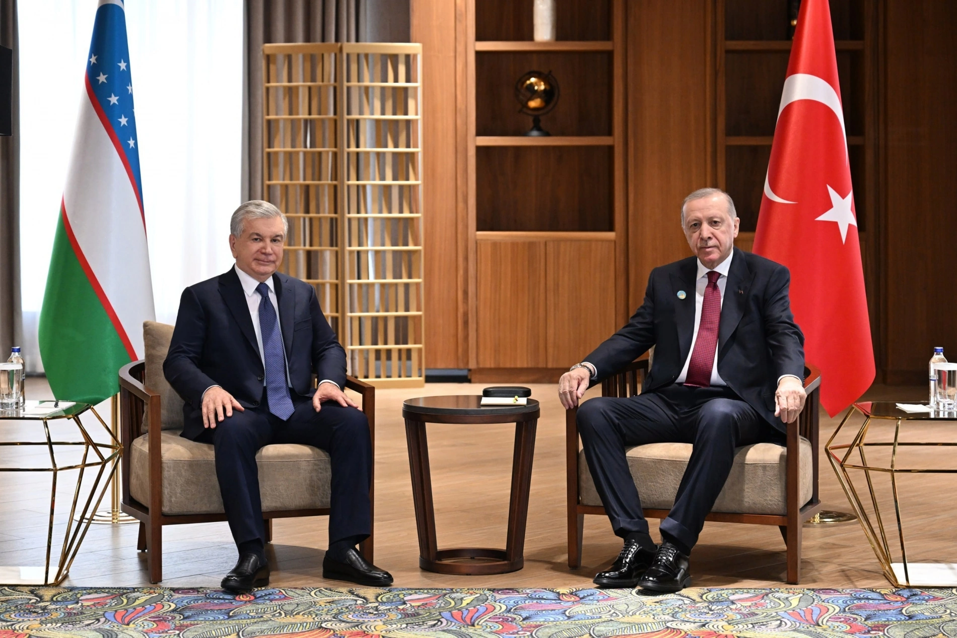 Uzbek, Turkish presidents discuss strategic partnership on sidelines of OTS summit