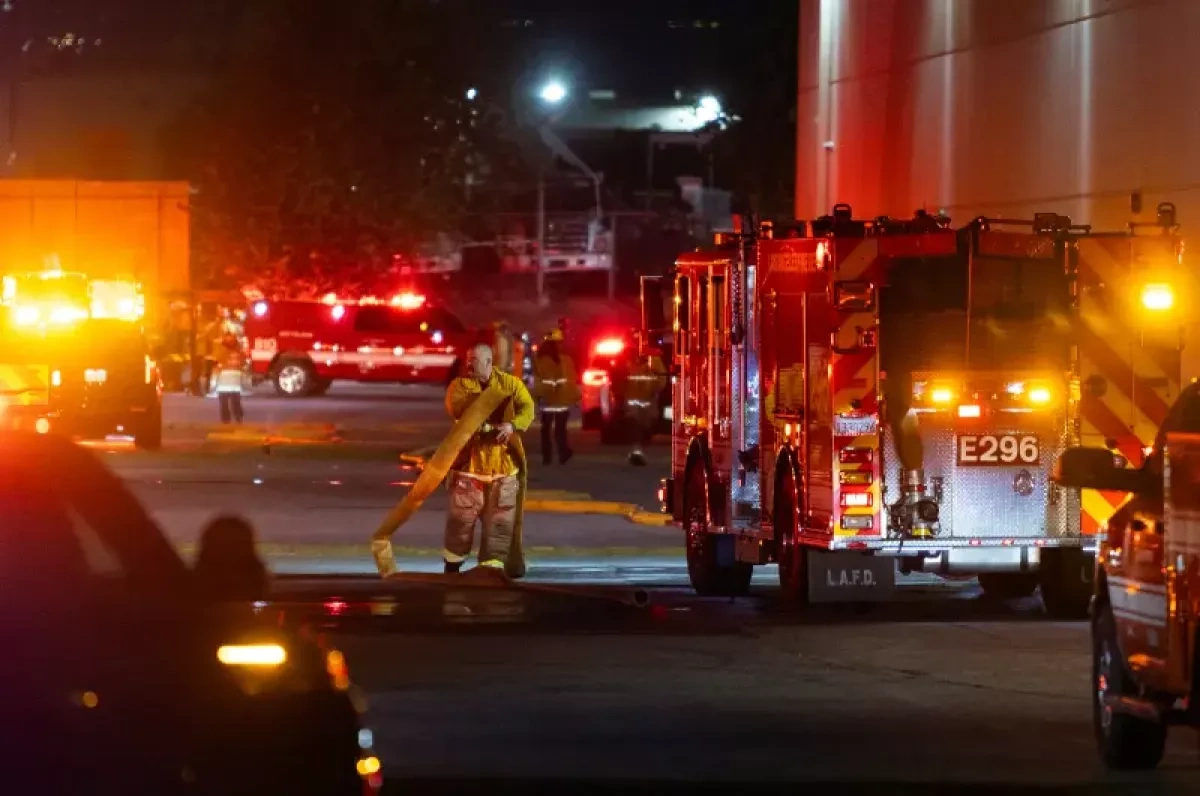 At least three killed as NBC4 News helicopter crashes in Los Angeles