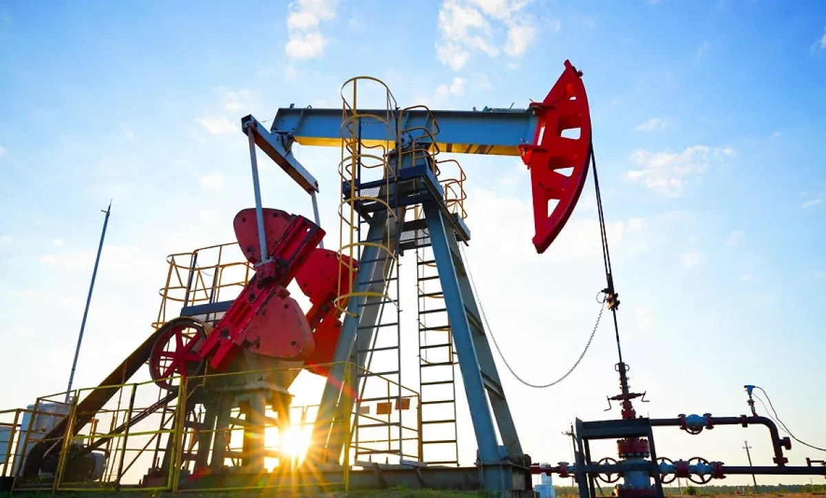 EU considers freezing Russian oil price cap, Bloomberg reports
