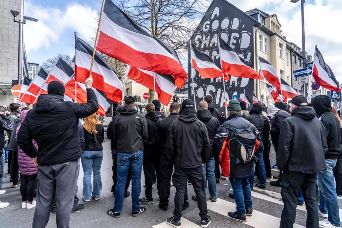 Germany carries out raids against far-right youth groups
