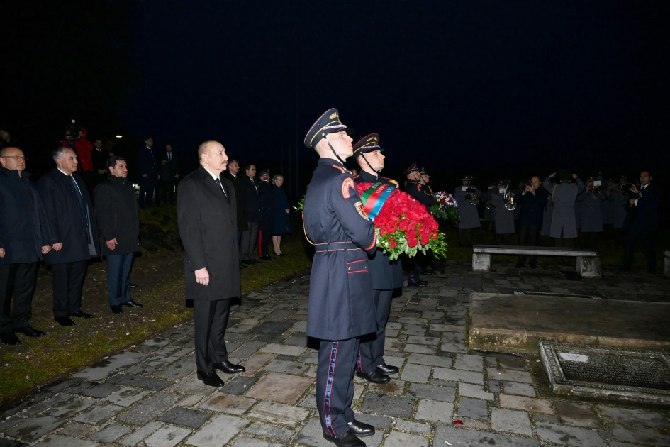 President Ilham Aliyev, President Peter Pellegrini visit Gate of Freedom Memorial in Bratislava (PHOTO)
