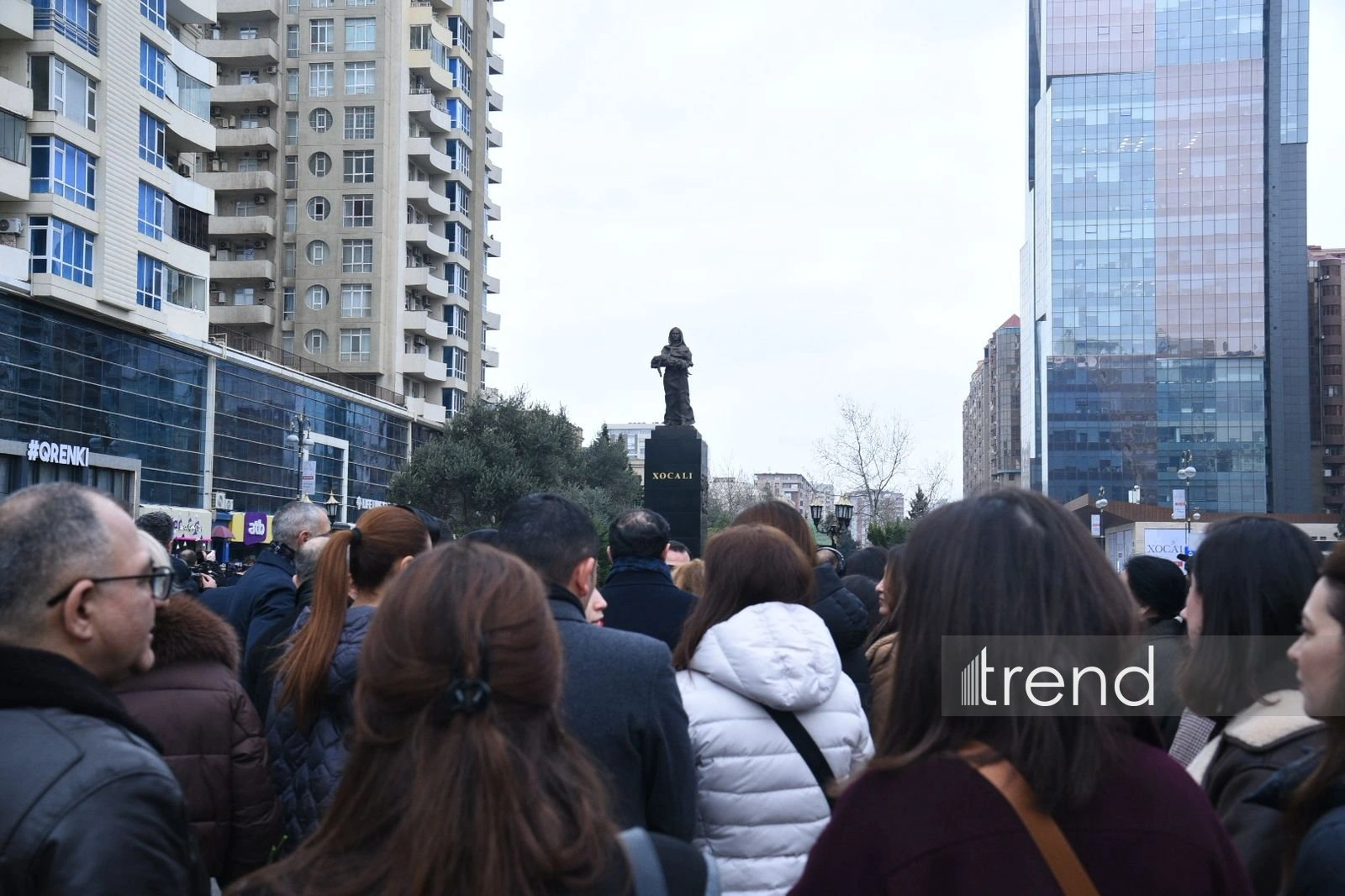 Azerbaijani people visit "Mother's Cry" monument on 34th anniversary of Khojaly genocide (PHOTO)