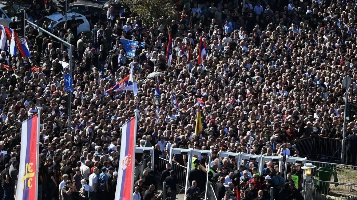 Thousands attend funeral service for ex-Bosnian Serb commander Mladić