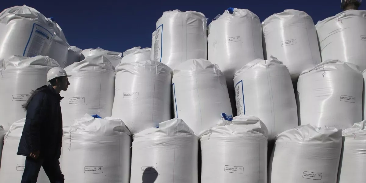 Russian fertiliser supplies to EU fall nearly fivefold