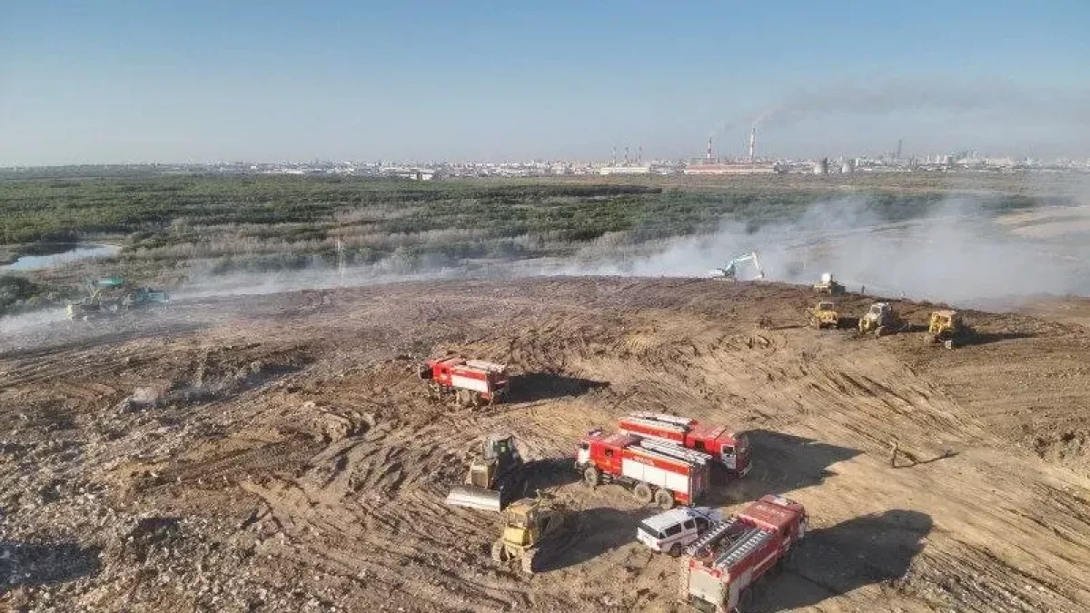 Firefighters battle major landfill blaze in Astana for third consecutive day