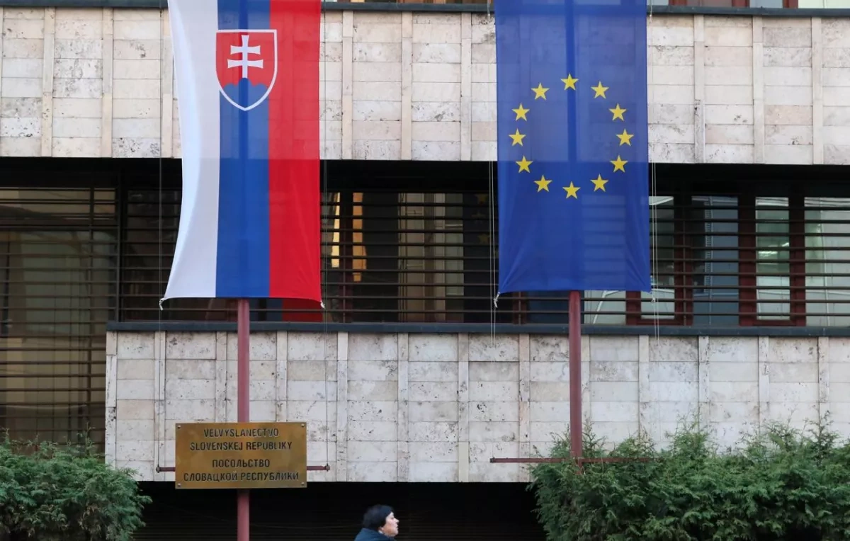 Slovakia temporarily suspends Schengen visa applications for Russian tourists