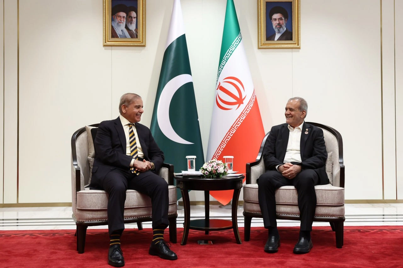 Iran favors strengthening ties with Pakistan