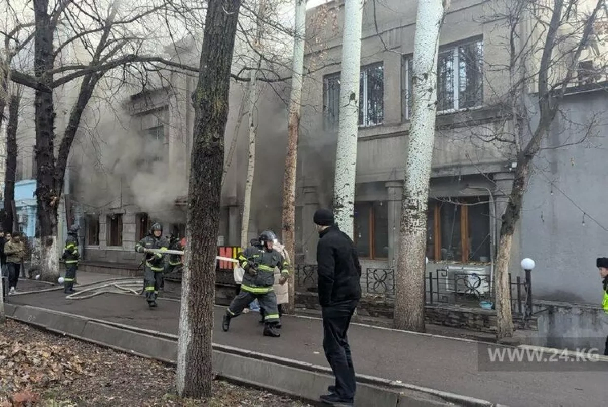 Two fire crews mobilised to fight fire at café in Kyrgyzstan Video