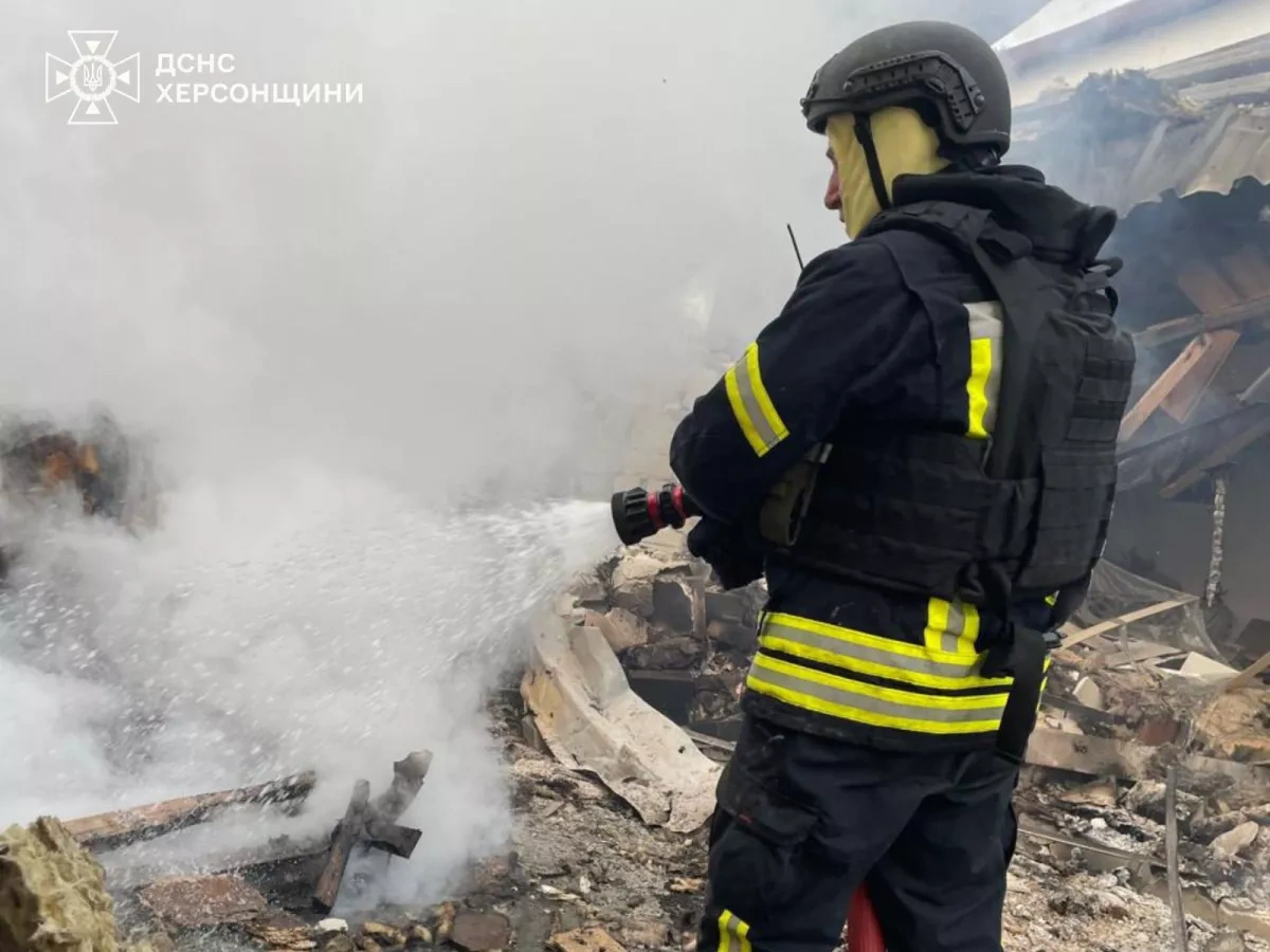 Russian attacks on residential buildings in Kherson cause fires, injuries Photo