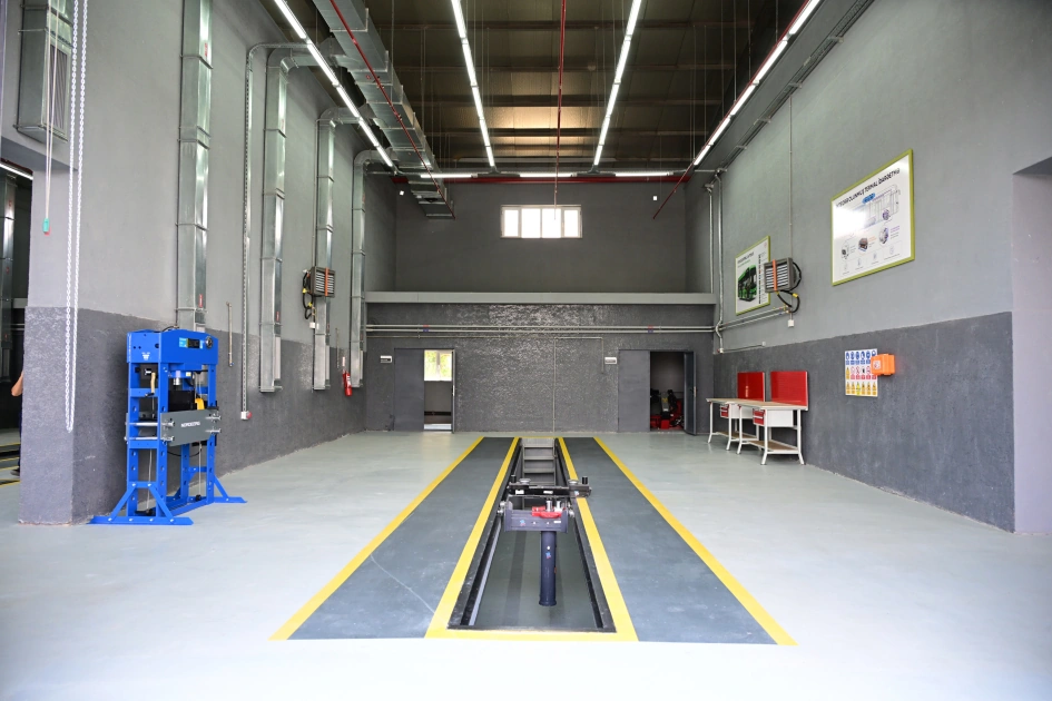 President Ilham Aliyev, First Lady Mehriban Aliyeva view new electric buses and inspect reconstruction progress of railway infrastructure in Nakhchivan (PHOTO)