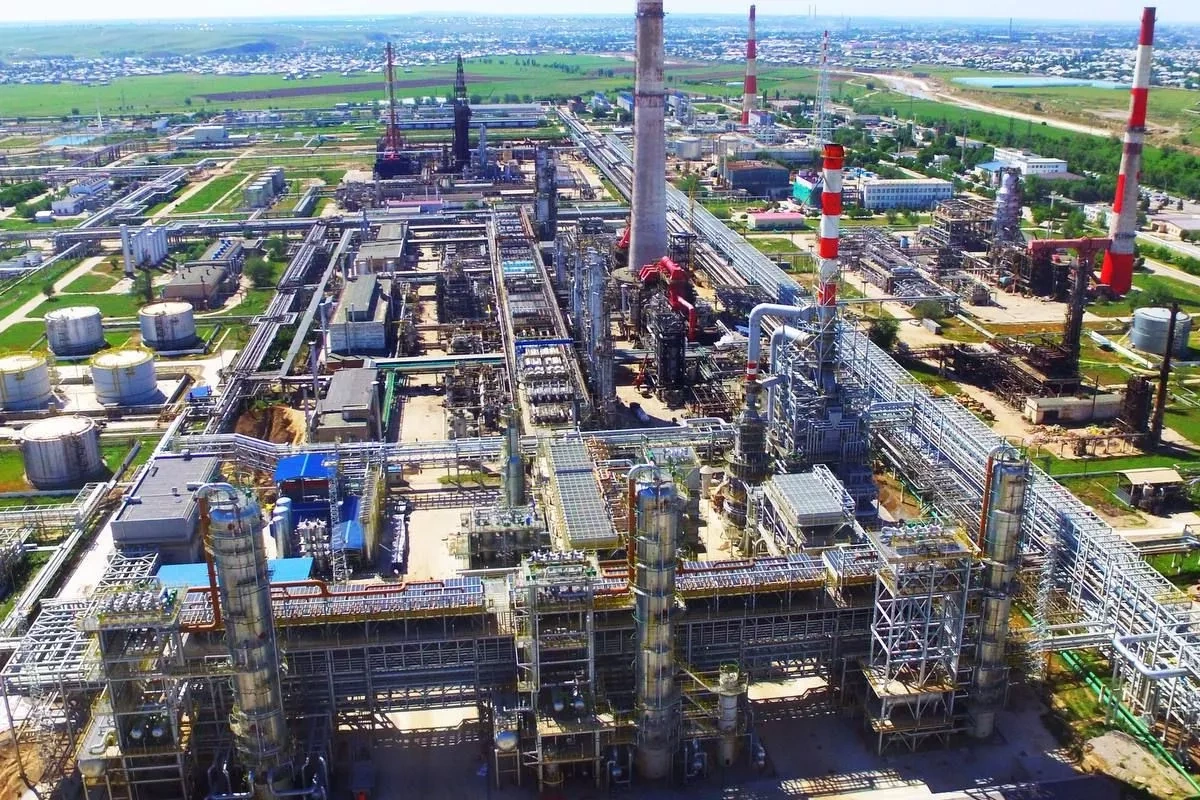 Kazakhstan holds back on gasoline exports to Russia over sanctions risk