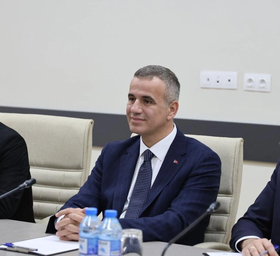Azerbaijan, Türkiye discuss co-op in media and communications (PHOTO)