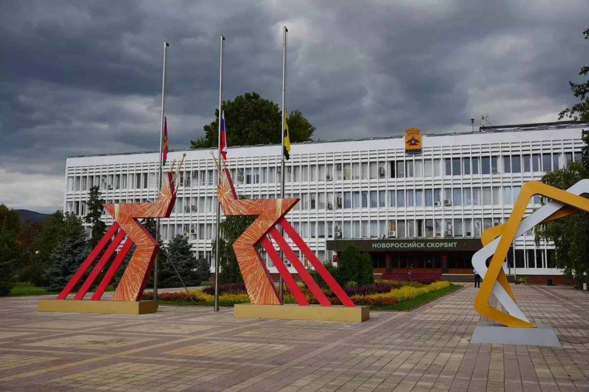 Russia's Novorossiysk declares mourning after deadly drone attack PHOTO