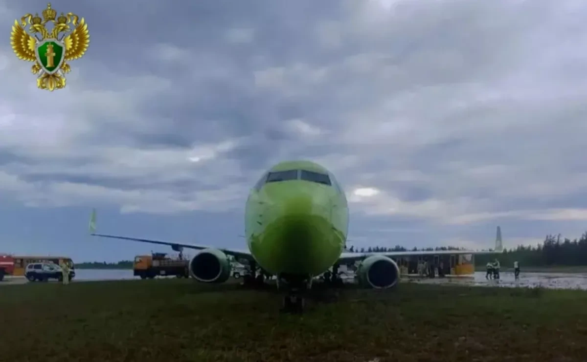 Plane carrying 173 passengers veers off runway in Russia PHOTO