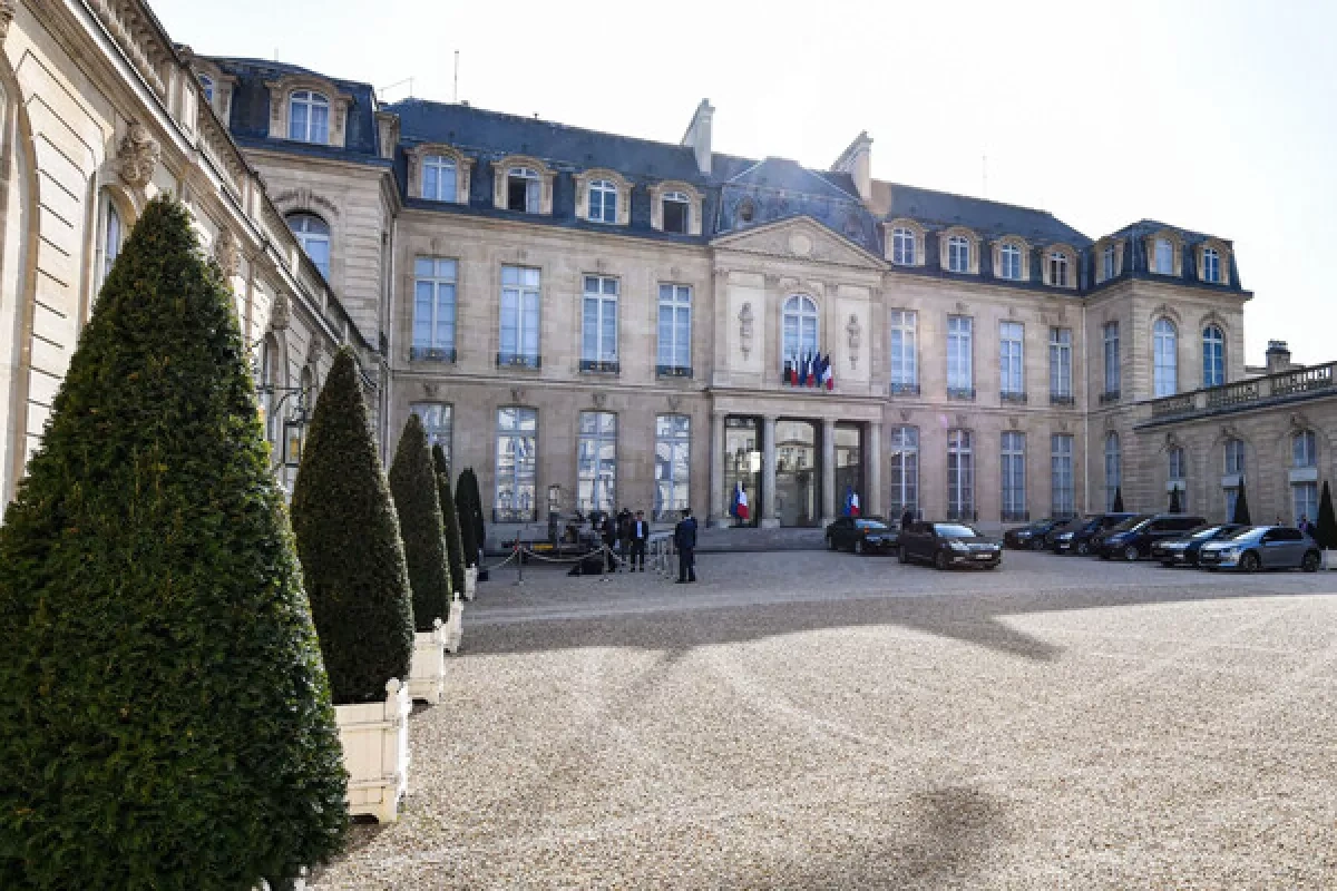 Grandson of Soviet spy announces bid for French presidency