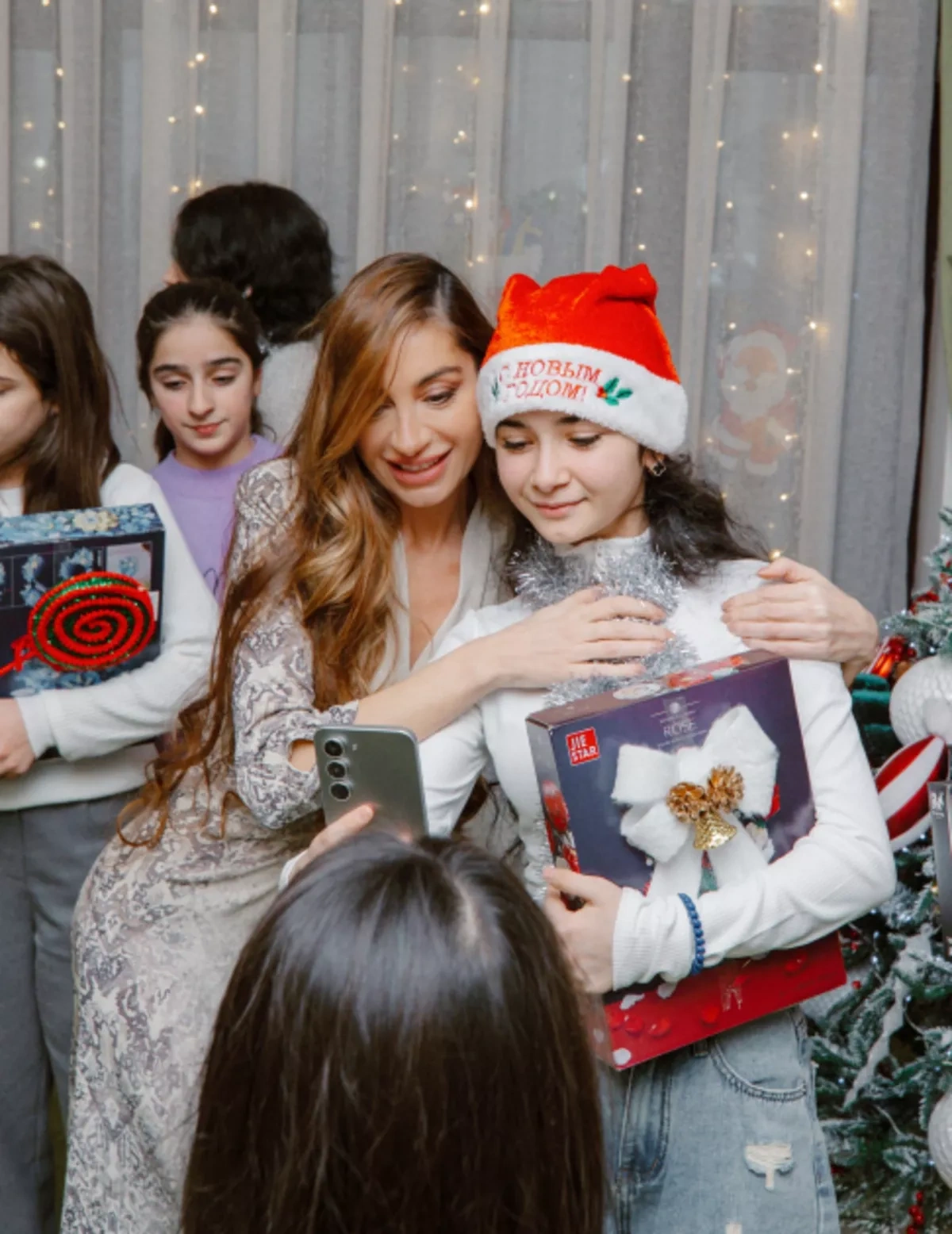 Leyla, Arzu Aliyeva share holiday joy with children at rehabilitation center