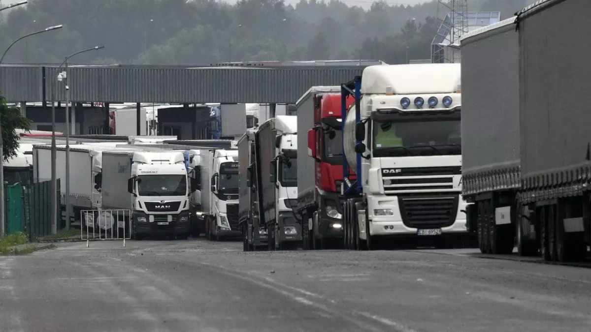 Hundreds of vehicles waiting to enter Lithuania and Poland from Belarus