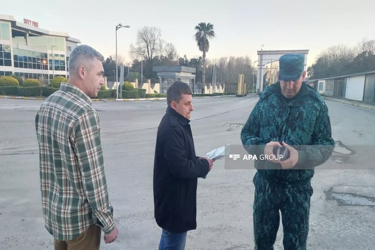 Russian embassy staff evacuated from Iran via Azerbaijan PHOTO