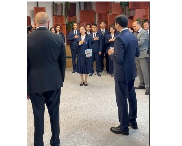 Uzbek student greets President Ilham Aliyev in Azerbaijani (VIDEO)