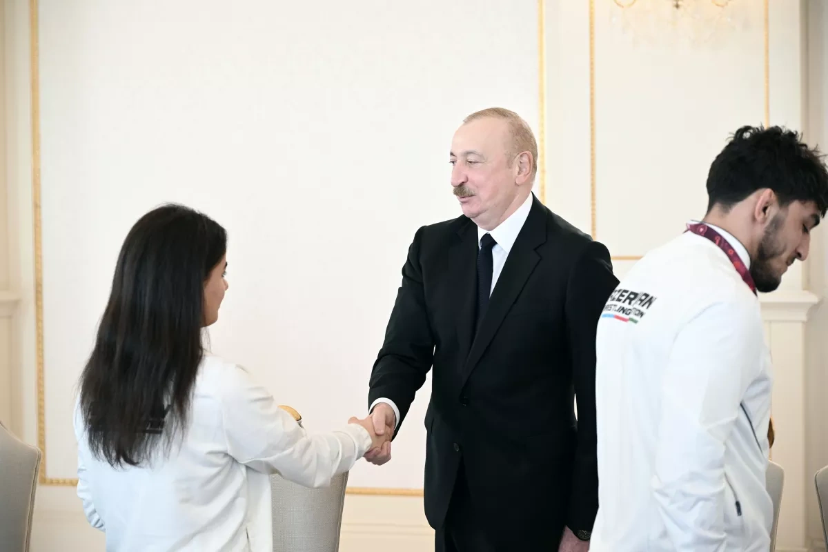 President Aliyev honors national wrestling teams following European Championships PHOTO