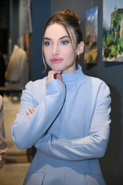 Head of Baku Media Center Arzu Aliyeva and Alena Aliyeva attend “10 Years Lived in Colors” exhibition (PHOTO)