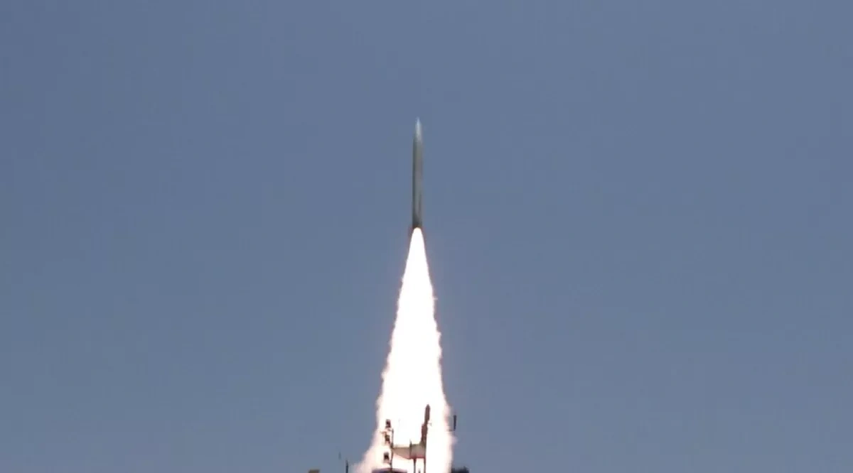 Iran tests new generation missile systems during Gulf exercises photo